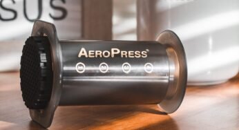 AeroPress kavinukas – kaina, naudojimas, pliusai ir minusai
